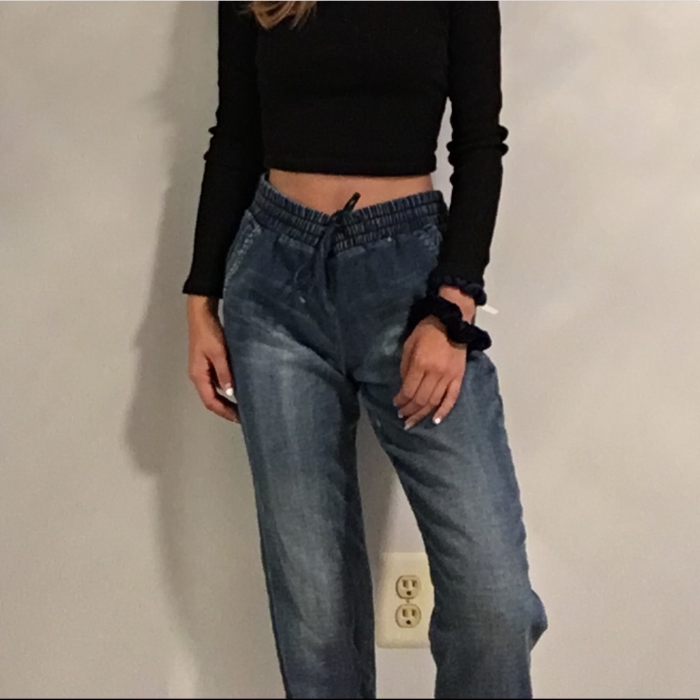 Jean Joggers - Picture 2 of 3